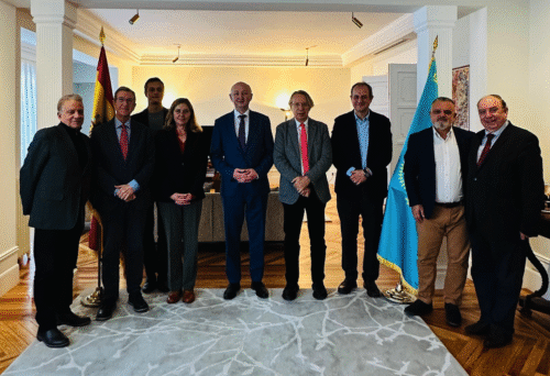 Encuentro de periodistas con el Embajador de Kazajstán Encuentro de periodistas con el Embajador de Kazajstán