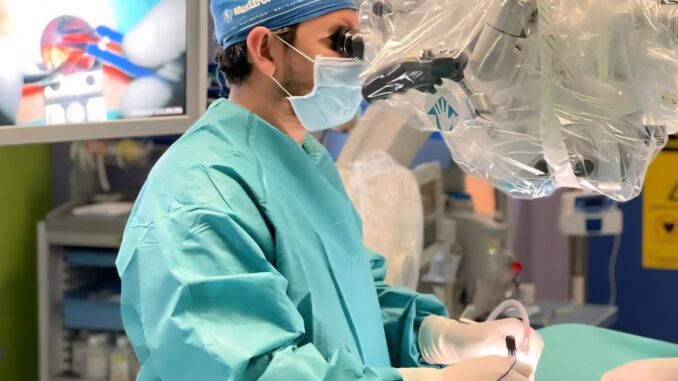 El servicio de Neurocirugía de Quirónsalud Sagrado Corazón aplica cirugía mínimamente invasiva para extirpar un tumor intramedular El servicio de Neurocirugía de Quirónsalud Sagrado Corazón aplica cirugía mínimamente invasiva para extirpar un tumor intramedular