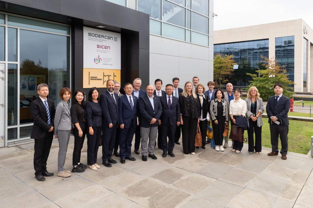 Cantabria presenta el centro logístico de La Pasiega ante una delegación institucional y empresarial de China